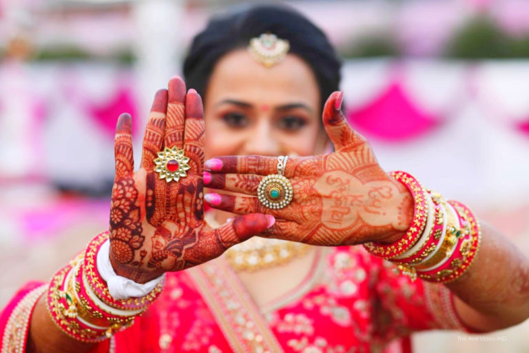 Stylish Mehndi Poses Idea's for #Bridge #weddingseason ❤📸 #viralvideo... |  TikTok